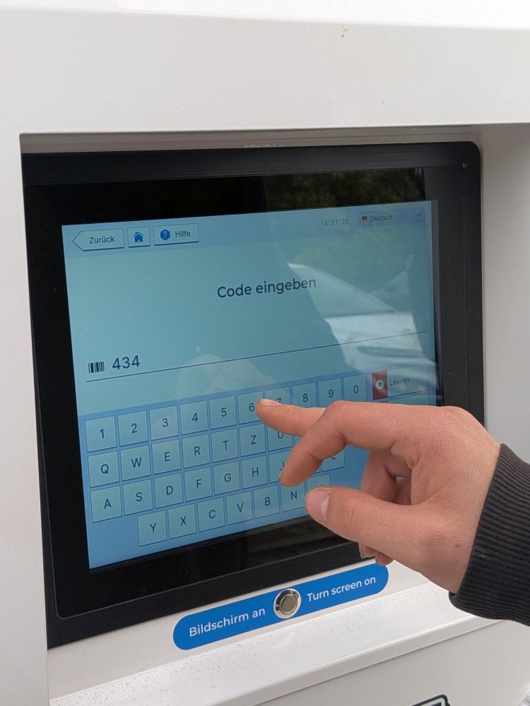Eingabe des Codes am Bildschirm der 24/7-Box